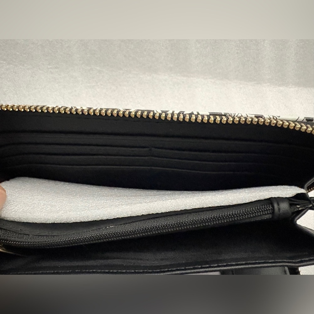 Betsey Johnson NWT Skull Rose Zip-Around Wristlet Wallet Black White - Picture 13 of 13